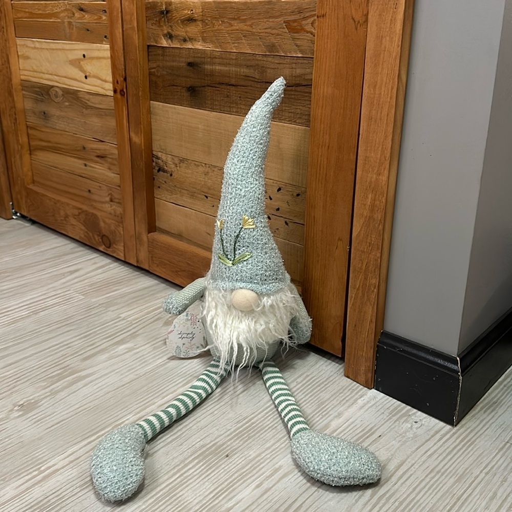 Spring gnome with tag